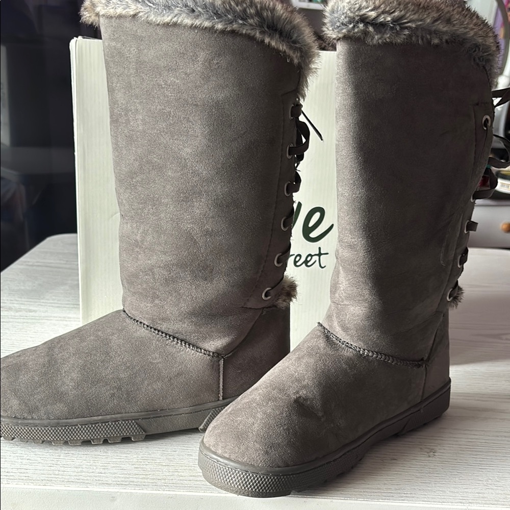 Gray Winter Boots with Furry Lining NWOT - Picture 6 of 10